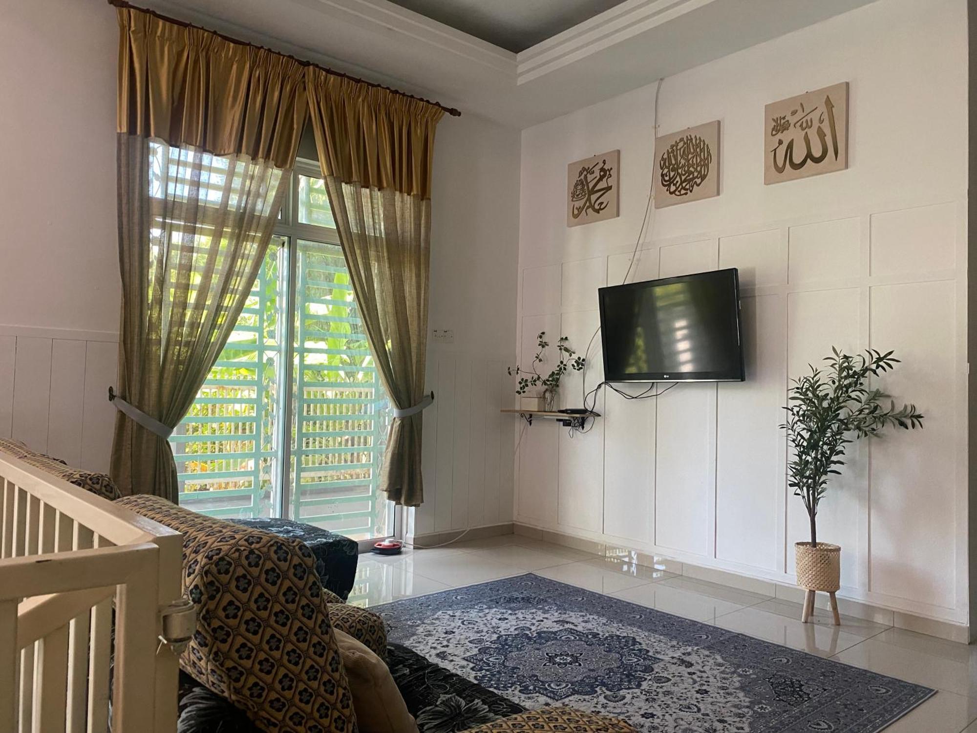 Leissa Homestay Ayer Hitam Exteriör bild