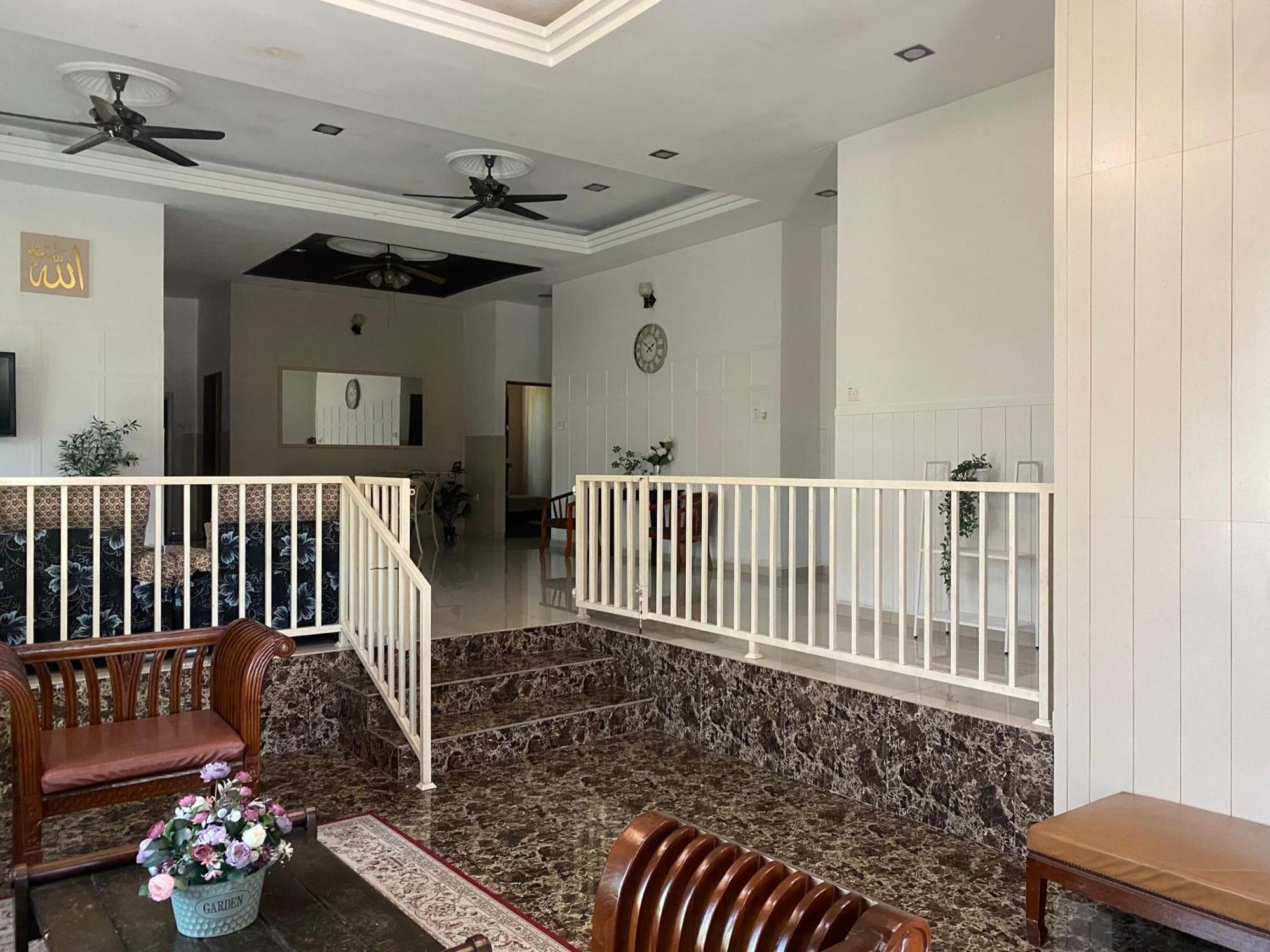 Leissa Homestay Ayer Hitam Exteriör bild