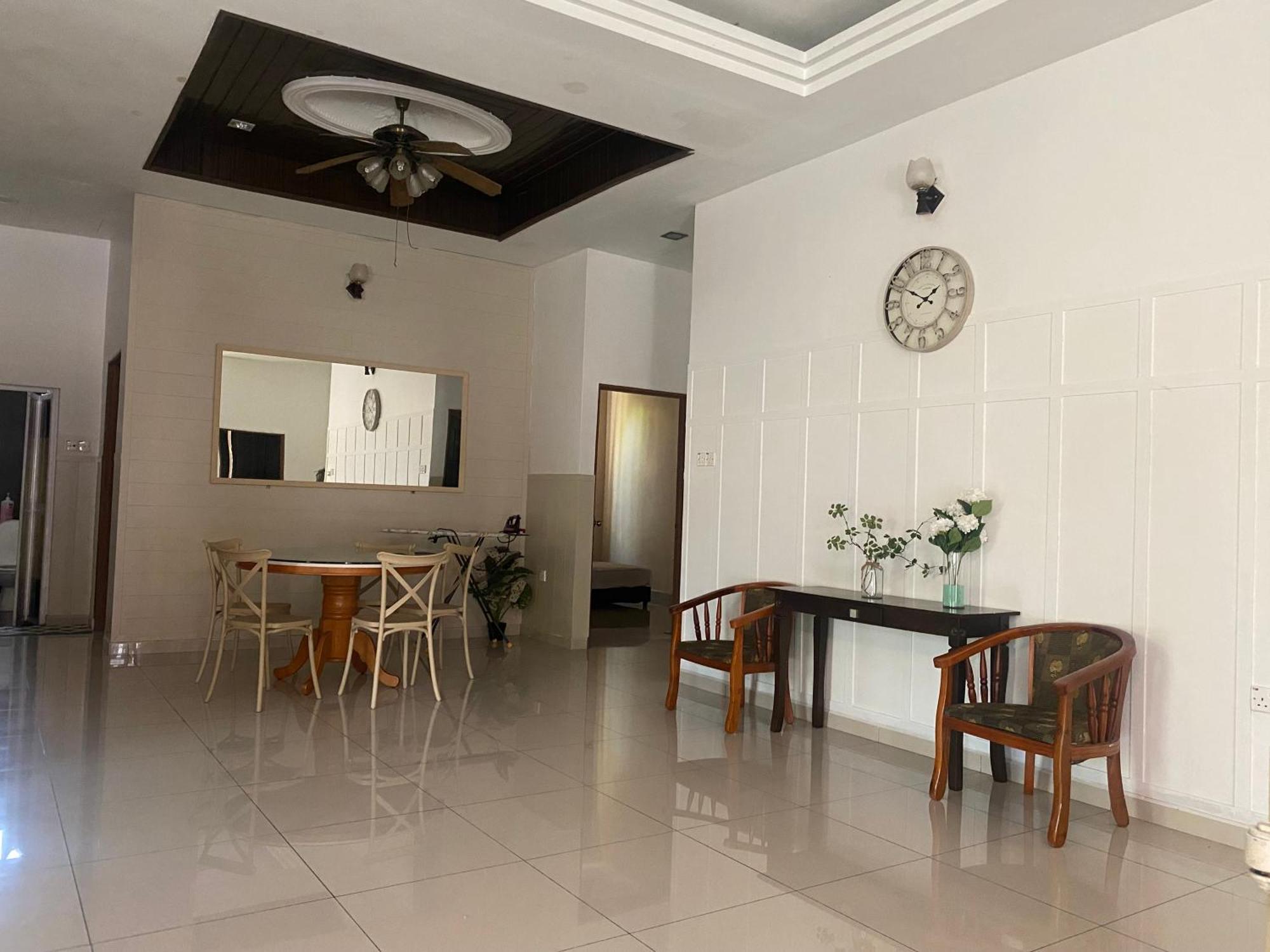 Leissa Homestay Ayer Hitam Exteriör bild